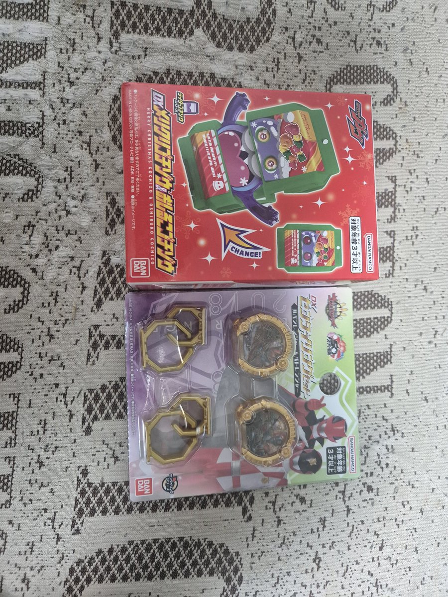 오늘에 택배!!!!!! 
코스예정 반도 신야 미스터 타카이와!!!! 예이이이
그리고 오시루코랑 크리스마스 다른 고치조랑 노는사진 찍을거에요 암튼 요즘 행사못갔는데 다들 너무 보고싶어요 저는 잘살아있습니다 모두 다음 행사때 꼭봐요!