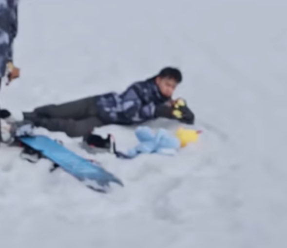 nadeariiiz's tweet photo. ผมชอบนอนครับ

 #BUSSINGJAPANEP3 #MARCKRIS https://t.co/1ZmAs8YrlZ