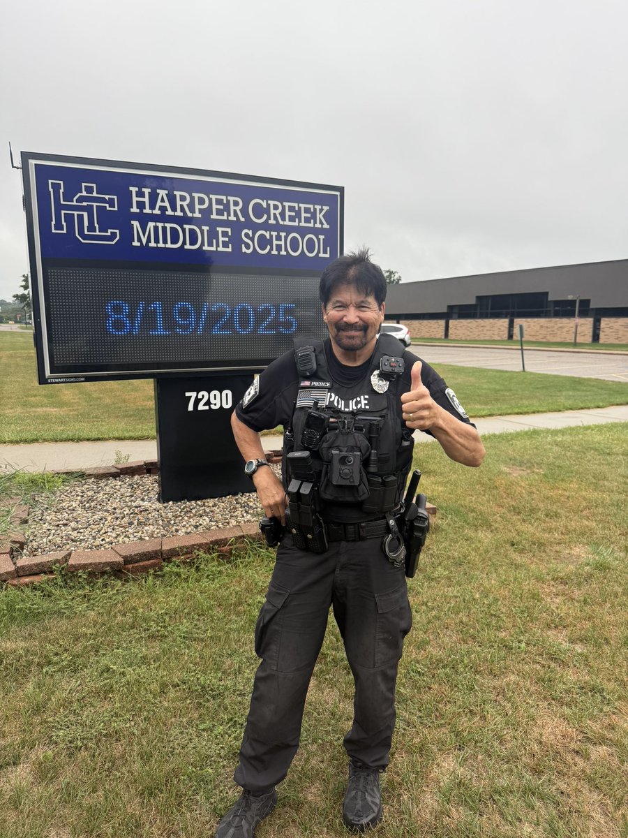 👮‍♂️ PSO Pierce is back for another great year at Harper Creek Middle School! He’s here to mentor, protect, and support our students every step of the way. Fun fact: PSO Pierce is our longest-serving School Resource Officer! 🎉