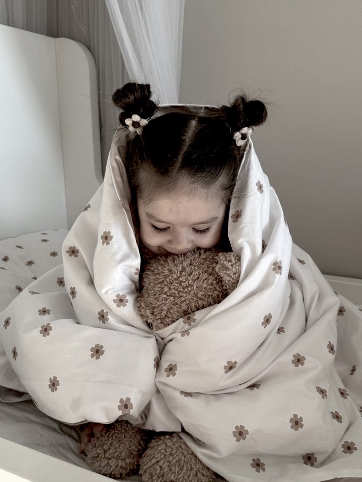 „Nie jestem dobry we flirtach, nigdy tego tak na prawdę nie robiłem. Od dziecięcych lat byłem 𝐳𝐚𝐮𝐫𝐨𝐜𝐳𝐨𝐧𝐲 𝐰 𝐀𝐛𝐢, więc inne dziewczyny mnie nie interesowały.” 

#DCMnapapierze