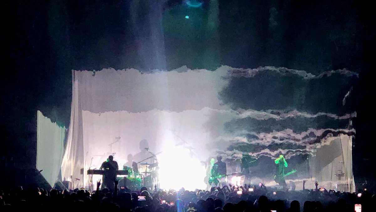 _iHeartTravel's tweet photo. Incredible show @nineinchnails in Chicago!
Peel It Back tour. ❤️🖤🎤🎶😍 https://t.co/tJgBiCJGZa