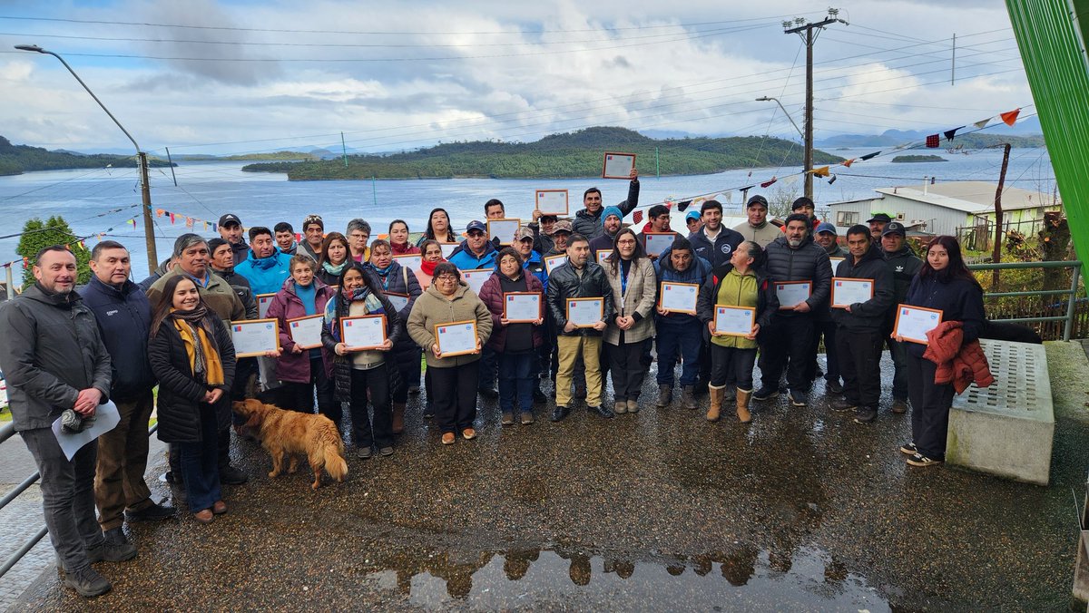 Felicitamos a las 150 personas usuarias que participaron del programa de fortalecimiento a la pesca artesanal en Islas Huichas, ejecutado por el FOSIS gracias a recursos FNDR aprobados por el Gobierno Regional de Aysén y su Consejo.

#ChileAvanzaContigo