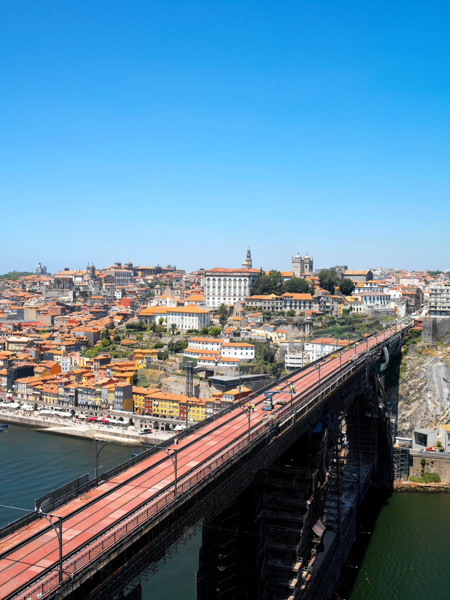 MetrodoPorto's tweet photo. #throwback2004 🔙
🚇 O tabuleiro superior da Ponte Luiz I prepara-se para receber o Metro, no âmbito da obra da Linha Amarela (D). https://t.co/V3HPMEH9Dm