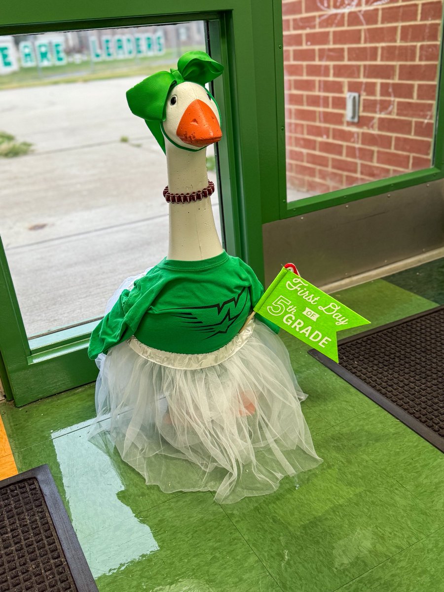 PutnamWVSchools's tweet photo. 🫧The first day of school at Winfield Elementary was full of smiles, laughter, and even a silly goose or two! The 5th-grade hall welcomed a new addition this year … Genny the General, who’s already winning hearts and spreading joy. 💚📚
#PutnamProud #B2SPCS25 https://t.co/7fB6eGZBqu