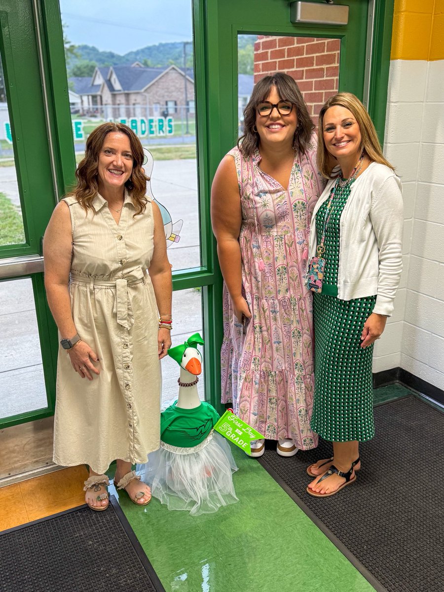 PutnamWVSchools's tweet photo. 🫧The first day of school at Winfield Elementary was full of smiles, laughter, and even a silly goose or two! The 5th-grade hall welcomed a new addition this year … Genny the General, who’s already winning hearts and spreading joy. 💚📚
#PutnamProud #B2SPCS25 https://t.co/7fB6eGZBqu