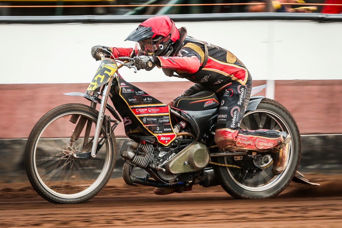 FIM_live's tweet photo. 👍 @zwaj109  leads 2025 FIM Long Track World Championship chase into Scheessel!

Weekend preview 👉 https://t.co/MMO87fG7Lz

#FIM | #FIMlongTrack | #FIMtrackRacing https://t.co/r1QrdJWhhb