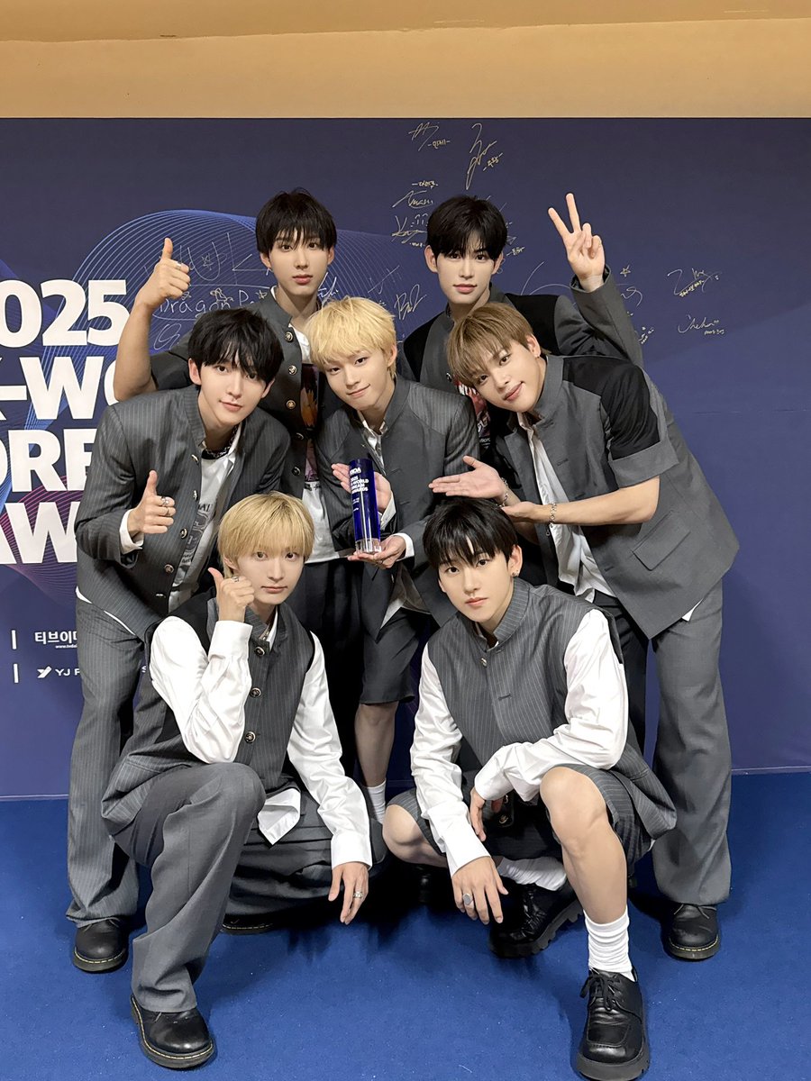 kickflip_jype's tweet photo. 📸ᴋɪᴄᴋᴋɪᴄᴋᴅᴀʏ

250821
2025 K-WORLD DREAM AWARDS

🏆 K 월드 드림 슈퍼루키상

사랑하는 위플립 덕분에
받을 수 있었던 소중한 슈퍼루키상 🫶⭐️
항상 감사한 마음 잊지 않고 열심히 하겠습니다!🛹

#KickFlip #킥플립 https://t.co/qZ3YpjxE4k