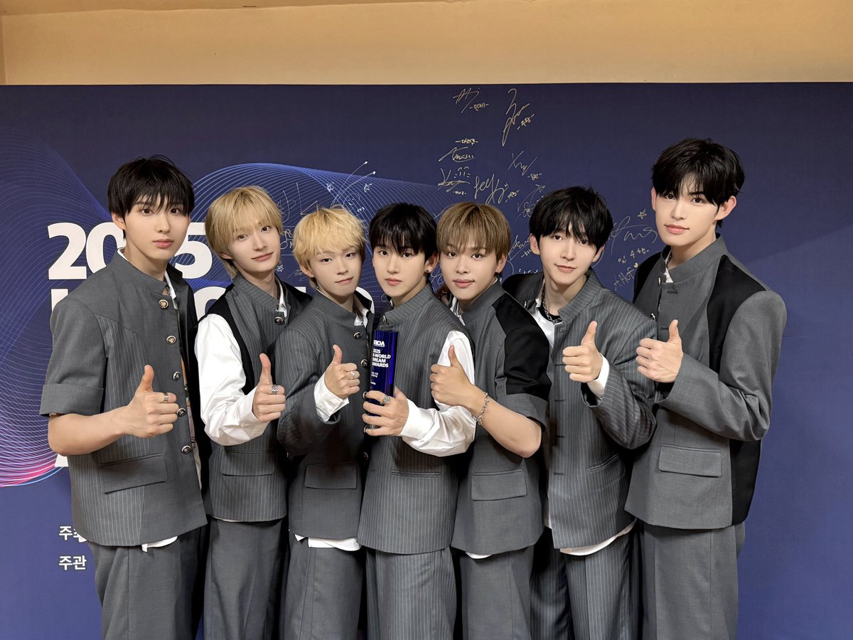 kickflip_jype's tweet photo. 📸ᴋɪᴄᴋᴋɪᴄᴋᴅᴀʏ

250821
2025 K-WORLD DREAM AWARDS

🏆 K 월드 드림 슈퍼루키상

사랑하는 위플립 덕분에
받을 수 있었던 소중한 슈퍼루키상 🫶⭐️
항상 감사한 마음 잊지 않고 열심히 하겠습니다!🛹

#KickFlip #킥플립 https://t.co/qZ3YpjxE4k