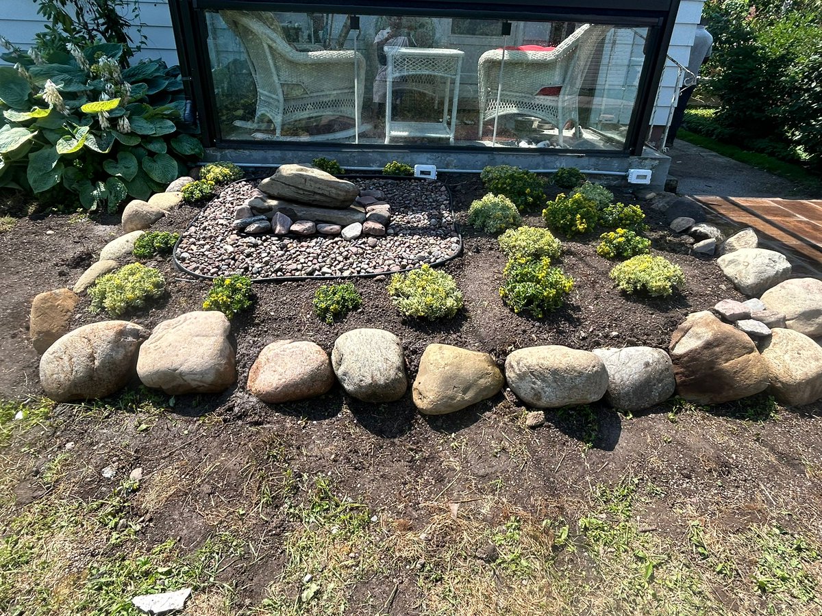 kdsyracuse's tweet photo. β
New patio installed
β
Rock edging placed
β
Garden bed created
β
Yard cleaned & leveled
All done to give this yard a brand-new life π
π Reach us: 315-505-8066
#KDLandscaping #BackyardUpgrade #PatioDesign #OutdoorLiving #YardRefresh #GardenGlow #StoneEdging https://t.co/Ech4N9Wbj8