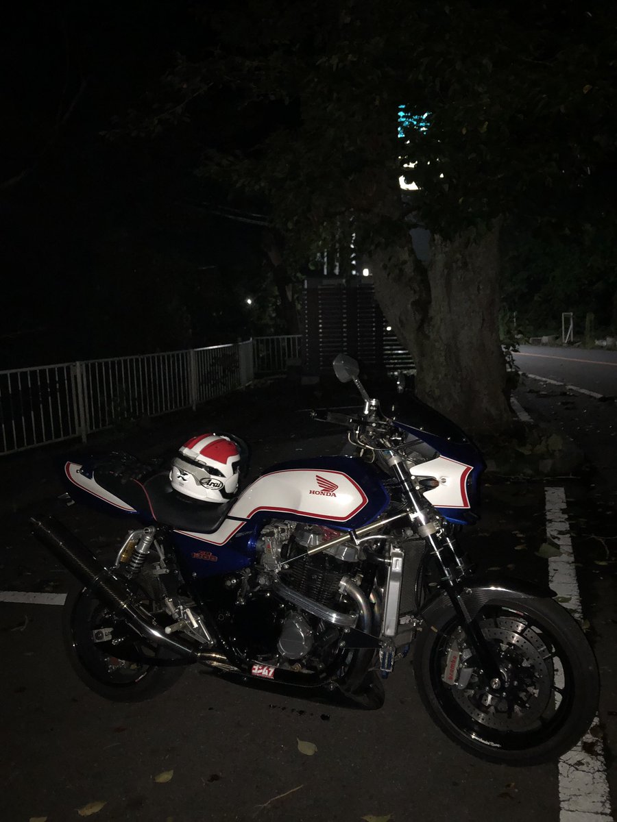 TatsuNabe8's tweet photo. ちょい用足しに...
路面が所々濡れてて気が抜けなかった...
車体の調子は戻ったがキャブのメイン下げすぎたか？軽く回るがトルク感が無いな... https://t.co/ULCfPUpMlx