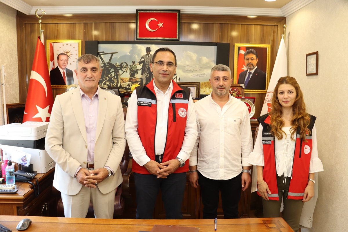 Gümüşhane İl Tarım ve Orman Müdürlüğü (@gumushanetarim) on Twitter photo 📍 GÜMÜŞHANE
İl Müdürümüz Dr. Ahmet Mesut Kıraç, KKYDP kapsamında 31 milyon 900 bin TL toplam yatırım bedeline sahip Yumurta Tavukçuluk Kapasite Artırımı ve Yem Fabrikası projeleri için %50 hibe almaya hak kazanan üreticimizle hibe sözleşmesi imzaladı. ✅🐓🌾
<a href="/TCTarim/">T.C. Tarım ve Orman Bakanlığı</a>
<a href="/A_KIRAC/">Dr. Ahmet Mesut KIRAÇ</a> 📍 GÜMÜŞHANE
İl Müdürümüz Dr. Ahmet Mesut Kıraç, KKYDP kapsamında 31 milyon 900 bin TL toplam yatırım bedeline sahip Yumurta Tavukçuluk Kapasite Artırımı ve Yem Fabrikası projeleri için %50 hibe almaya hak kazanan üreticimizle hibe sözleşmesi imzaladı. ✅🐓🌾
<a href="/TCTarim/">T.C. Tarım ve Orman Bakanlığı</a>
<a href="/A_KIRAC/">Dr. Ahmet Mesut KIRAÇ</a>