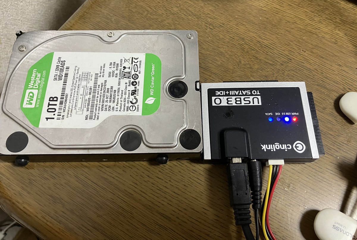 iWife09's tweet image. ドラレコのバックアップ中
128GB寝て待つ😌
#SDXC