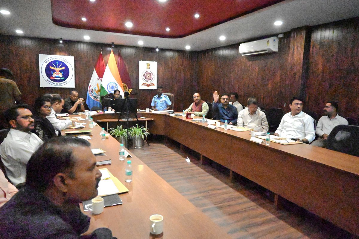 SSAPOfficial's tweet image. The 26th LBA Meeting at #SainikSchoolAmbikapur, chaired by AVM Aman Kapur, VSM, marked a day of pride &amp;amp; progress. In the presence of eminent district dignitaries, the Chairman applauded teamwork &amp;amp; urged Ambikans to strive for excellence! 
#SainikSchoolsSociety