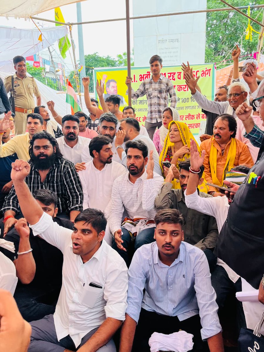 ManaramRLP's tweet photo. #si_भर्ती_2021‌ को रद्द कराने व #rpsc को भंग/पुनर्गठन कराने को लेकर #शहीद_स्मारक_धरनास्थल जयपुर पर लगातार आज  #4_माह से आंदोलन जारी🔥
@deepakjat5 @hanumanbeniwal @LaduGodara3 @Rukamal4 @shekharcanada @VIKASBIDHURII @RLPINDIAorg https://t.co/AFsiz6RK7h