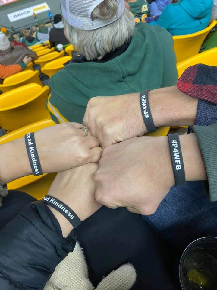 #TBThursday 
It is always cool to see people wearing our wristbands. A simple message that can make a real difference in someone's life. We are grateful for you all!
#P4WFB #spreadkindness #cfl #goelks