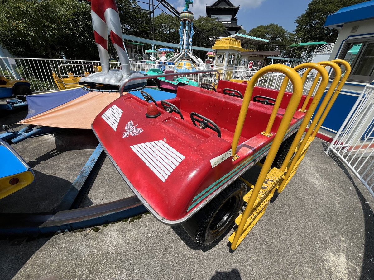スペースカーで水鉄砲🔫🚗》 今の時期限定で、 #遊園地レトロランド の