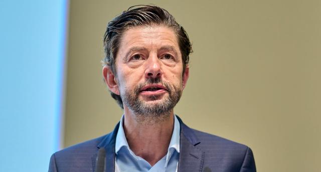 Dt_Aerzteblatt's tweet image. Drosten widerspricht Behauptungen aus Pandemiezeit: Dresden – Der Virologe Christian Drosten hat bei einer erneuten Befragung vor dem Coronauntersuchungsausschuss des Sächsischen Landtags Falschbehauptungen klargestellt. Der Wissenschaftler legte… dlvr.it/TMcMXl