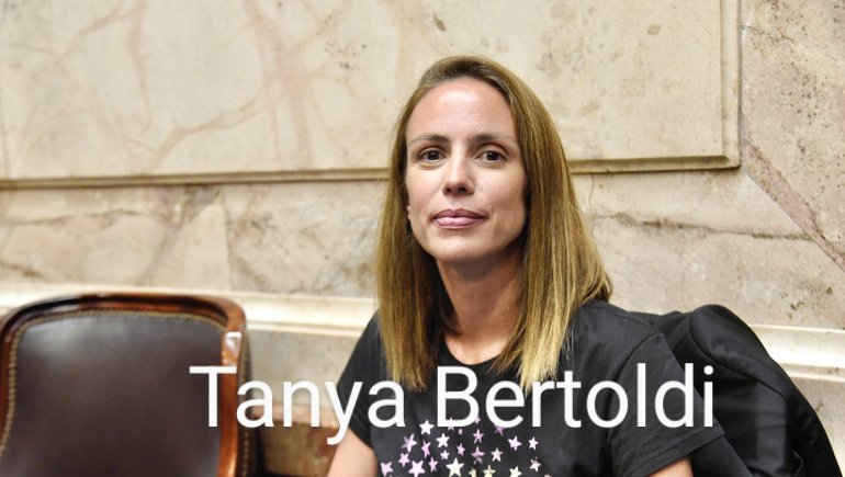 Unión por la Patria te puso en la banca <a href="/bertoldi_tanya/">Tanya Bertoldi</a> ¿como vas a hacer para dormir en paz sabiendo que te fuiste del recinto a la hora de votar en contra del veto que HAMBREA a jubilados? ... 

Lo que sí sé, es que serás REPUDIADA y que la lista que integres no será votada!