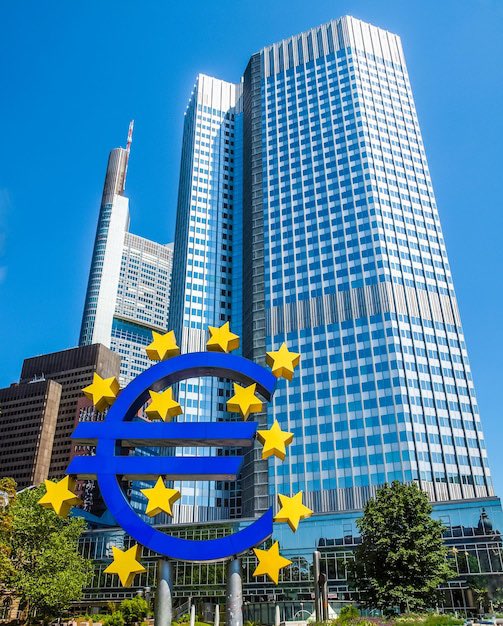 Evropska unija je druga ekonomija sveta. Odmah iza US. 

Nikada ne odbacujte sposobnost starog kontinenta!!!