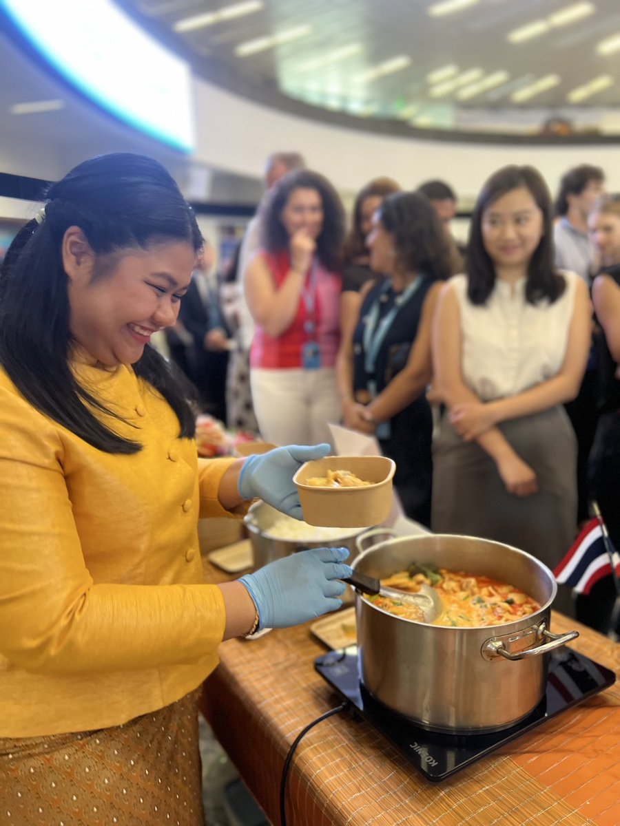 ThaiinAustria's tweet photo. 🎂 Happy 58th Anniversary, #ASEAN! Amb. Pattarat Hongtong of Thailand joined the #ASEANDay celebration in Vienna with 300+ participants, featuring cultural showcases, food &amp; fashion 🌏 #ASEAN58 https://t.co/5yqkiftbTt