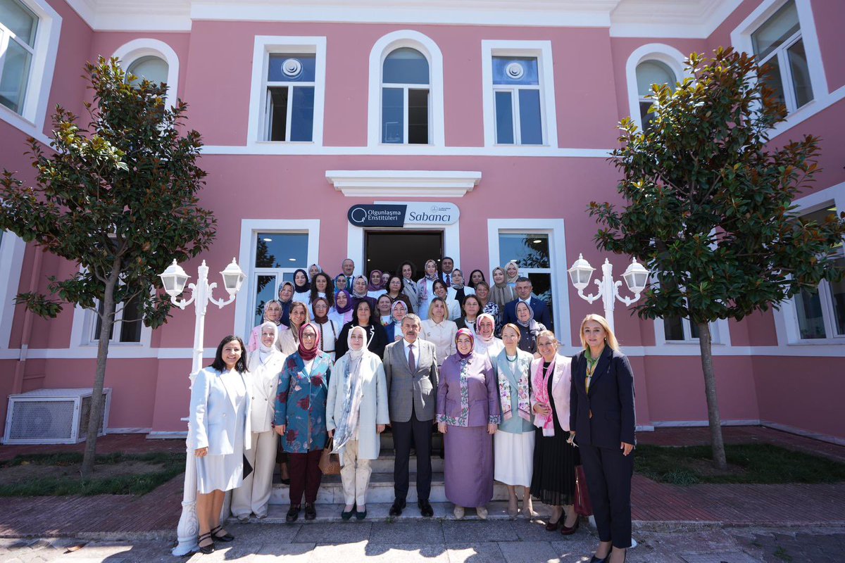 Tuğba IŞIK ERCAN (@tugbaisikercan) on Twitter photo 📍İstanbul | Beylerbeyi Sabancı Olgunlaşma Enstitüsü
Milli Eğitim Bakanımız Sn. <a href="/Yusuf__Tekin/">Yusuf Tekin</a>, Grup Başkanvekilimiz Sn. <a href="/AvOzlemZengin/">Av. Özlem Zengin 🇹🇷</a>, Genel Merkez MYK üyelerimiz, İstanbul İl Kadın Kolları Başkanımız ve İl Yürütme Kurulu Üyelerimiz ile birlikte Beylerbeyi Sabancı Olgunlaşma 📍İstanbul | Beylerbeyi Sabancı Olgunlaşma Enstitüsü
Milli Eğitim Bakanımız Sn. <a href="/Yusuf__Tekin/">Yusuf Tekin</a>, Grup Başkanvekilimiz Sn. <a href="/AvOzlemZengin/">Av. Özlem Zengin 🇹🇷</a>, Genel Merkez MYK üyelerimiz, İstanbul İl Kadın Kolları Başkanımız ve İl Yürütme Kurulu Üyelerimiz ile birlikte Beylerbeyi Sabancı Olgunlaşma
