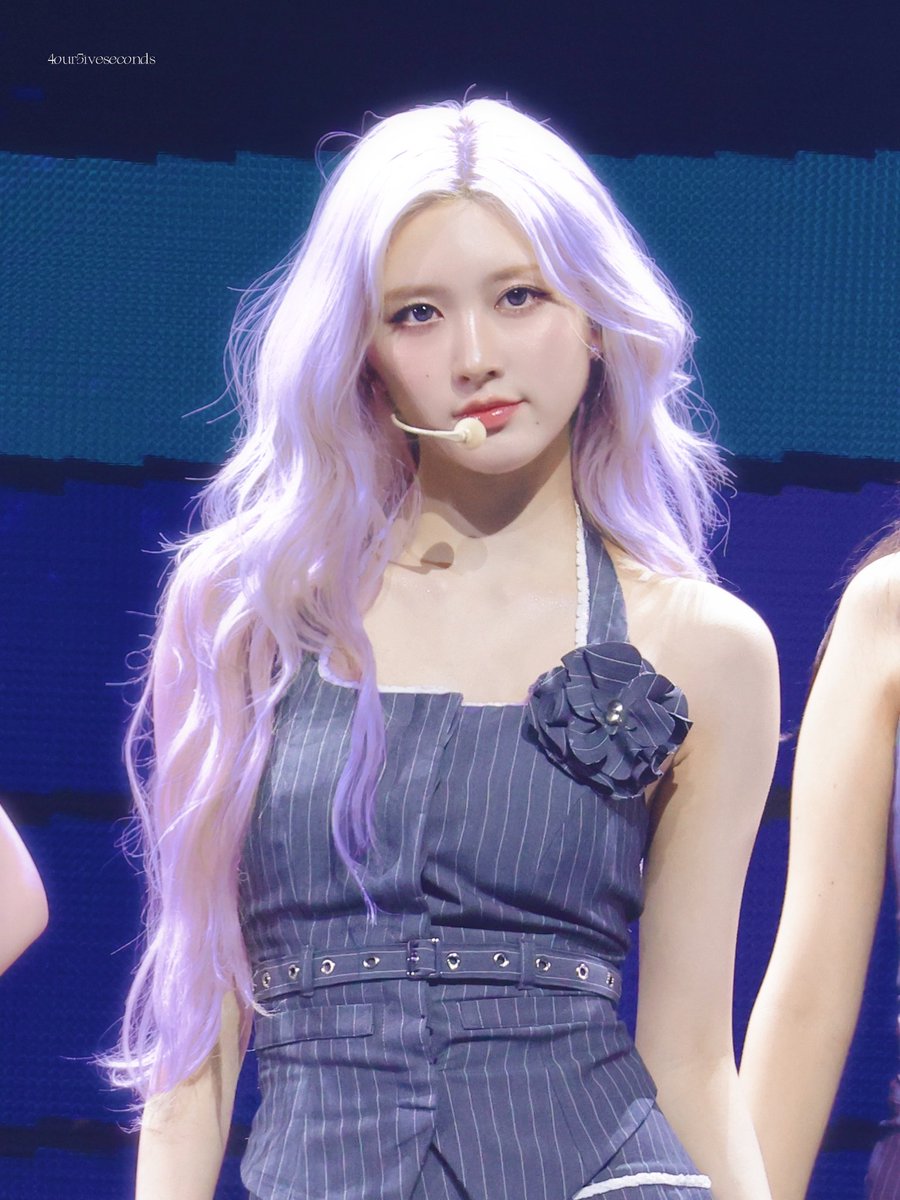 250821 KWDA

🖤💜

#아이브 #IVE #가을 #김가을 
#GAEUL #ガウル #秋天