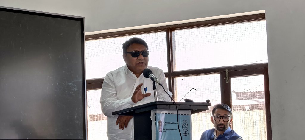 DietKargil's tweet image. DIET Kargil and PARAKH @ncert, collaborated to empower educators #KargilDistrict through a 2-day capacity-building program on #HolisticProgressCard (HPC). 

Today&apos;s  inaugural session was graced by EC Education @LAHDC_Kgl @ZakirHussain078, emphasized the importance of continuous…