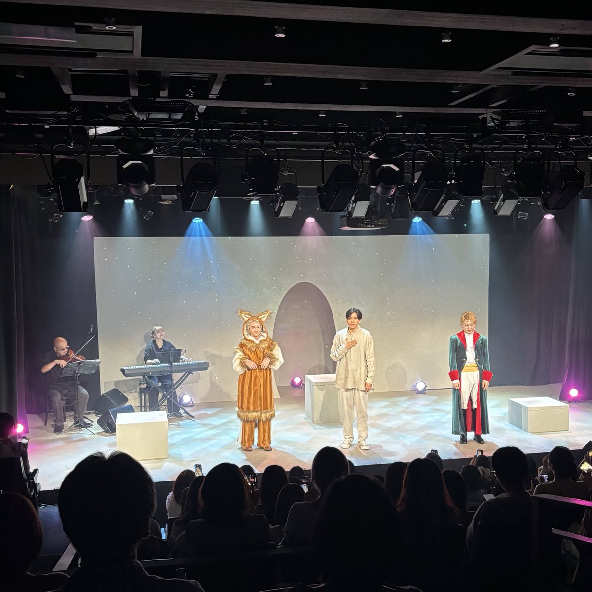 星ミュ２日目終演しました🌹

ご来場いただいた皆様ありがとうございました‼︎

お客様のパワーでキャストさんが更にキラキラするのが、舞台の素敵なところだなと改めて実感しました😉
明日も劇場でお待ちしております🌟

チケットはこちらから💁‍♀️
confetti-web.com/events/10301

#星ミュ