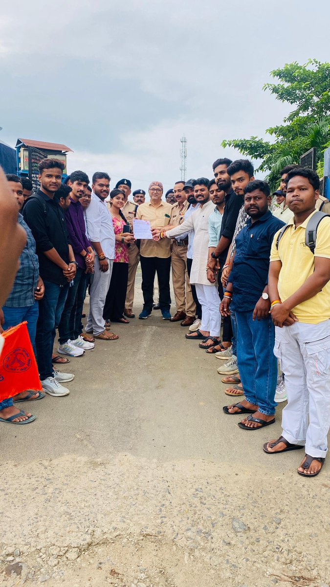 savansingh42's tweet photo. आज अभाविप अनूपपुर द्वारा इंदिरा गांधी राष्ट्रीय जनजातीय विश्विद्यालय अमरकंटक (IGNTU) व्याप्त समस्याओं को लेकर महामहिम राष्ट्रपति महोदय जी के नाम कलेक्टर महोदय को सौंपा ज्ञापन।

#abvpmk
#abvpigntu
#abvpmp
#abvpvoice
@rashtrapatibhvn @PMOIndia @EduMinOfIndia @ABVPVoice https://t.co/vJ6DxlB6Yl