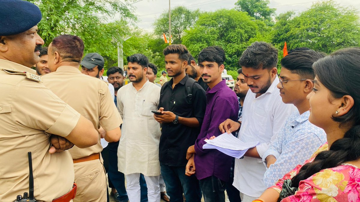savansingh42's tweet photo. आज अभाविप अनूपपुर द्वारा इंदिरा गांधी राष्ट्रीय जनजातीय विश्विद्यालय अमरकंटक (IGNTU) व्याप्त समस्याओं को लेकर महामहिम राष्ट्रपति महोदय जी के नाम कलेक्टर महोदय को सौंपा ज्ञापन।

#abvpmk
#abvpigntu
#abvpmp
#abvpvoice
@rashtrapatibhvn @PMOIndia @EduMinOfIndia @ABVPVoice https://t.co/vJ6DxlB6Yl