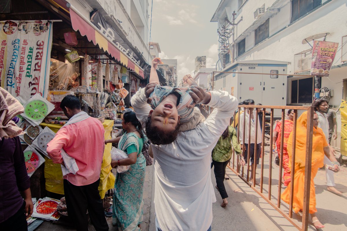 PriyadharshanS's tweet photo. Colors, chants, and Radhe Radhe — Krishñ Janmashtami in the streets of Vrindhavan https://t.co/fQE3YMJE89