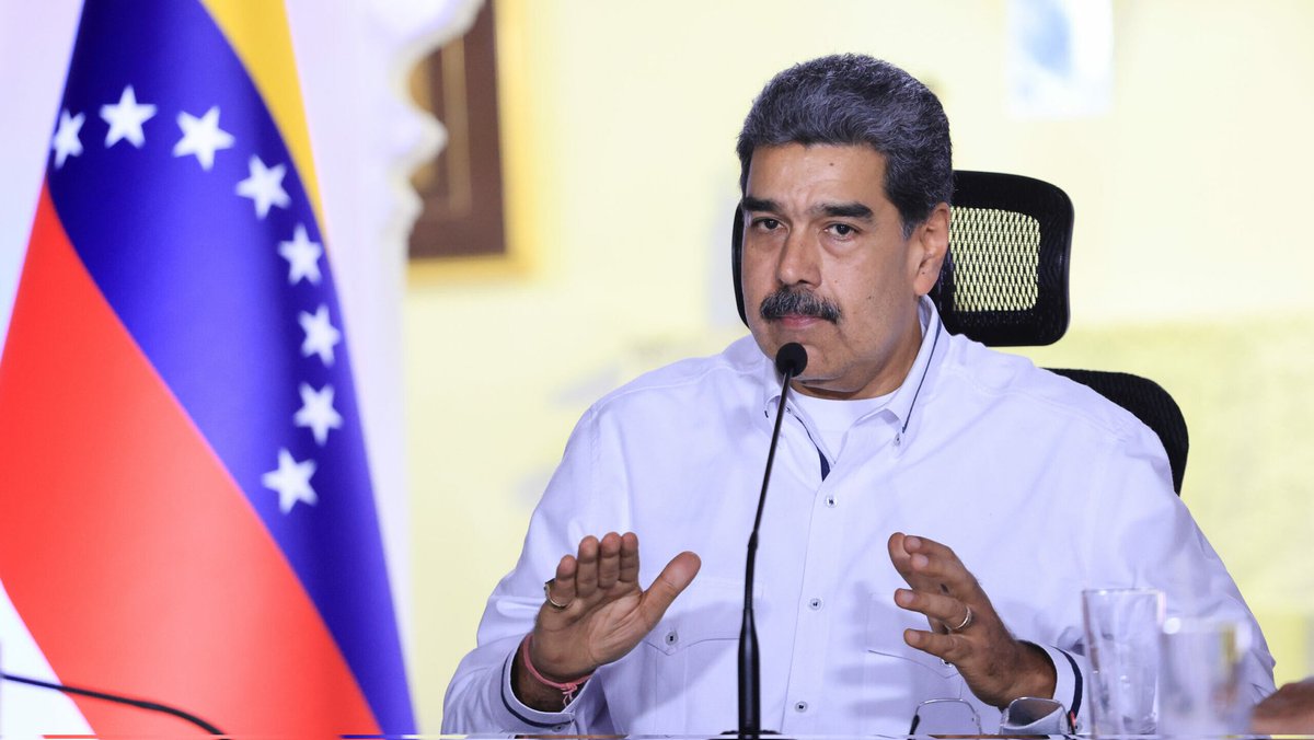 NoticiasPsuv_'s tweet photo. 🇻🇪 #Venezuela no se doblega: @NicolasMaduro expone plan de #EEUU para usar el narcotráfico contra nuestra paz. "Seguiremos combatiendo con moral revolucionaria". #Soberanía #NoALaIntervención

https://t.co/XNu7Vb5cJE https://t.co/yTDJvU0v1W