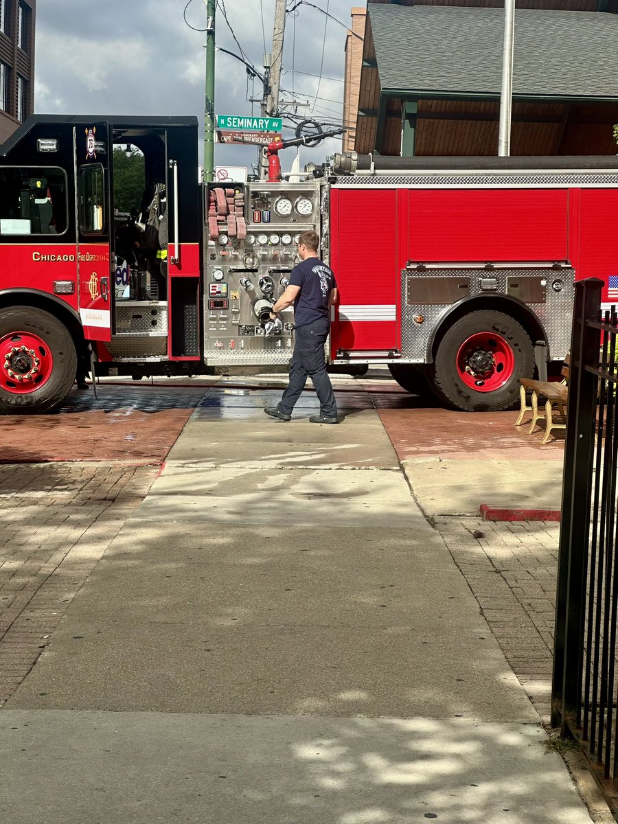 femme_belushi's tweet image. Took everything in me not to go up behind this man and whisper “you ever dance with the animal?” #backdraft