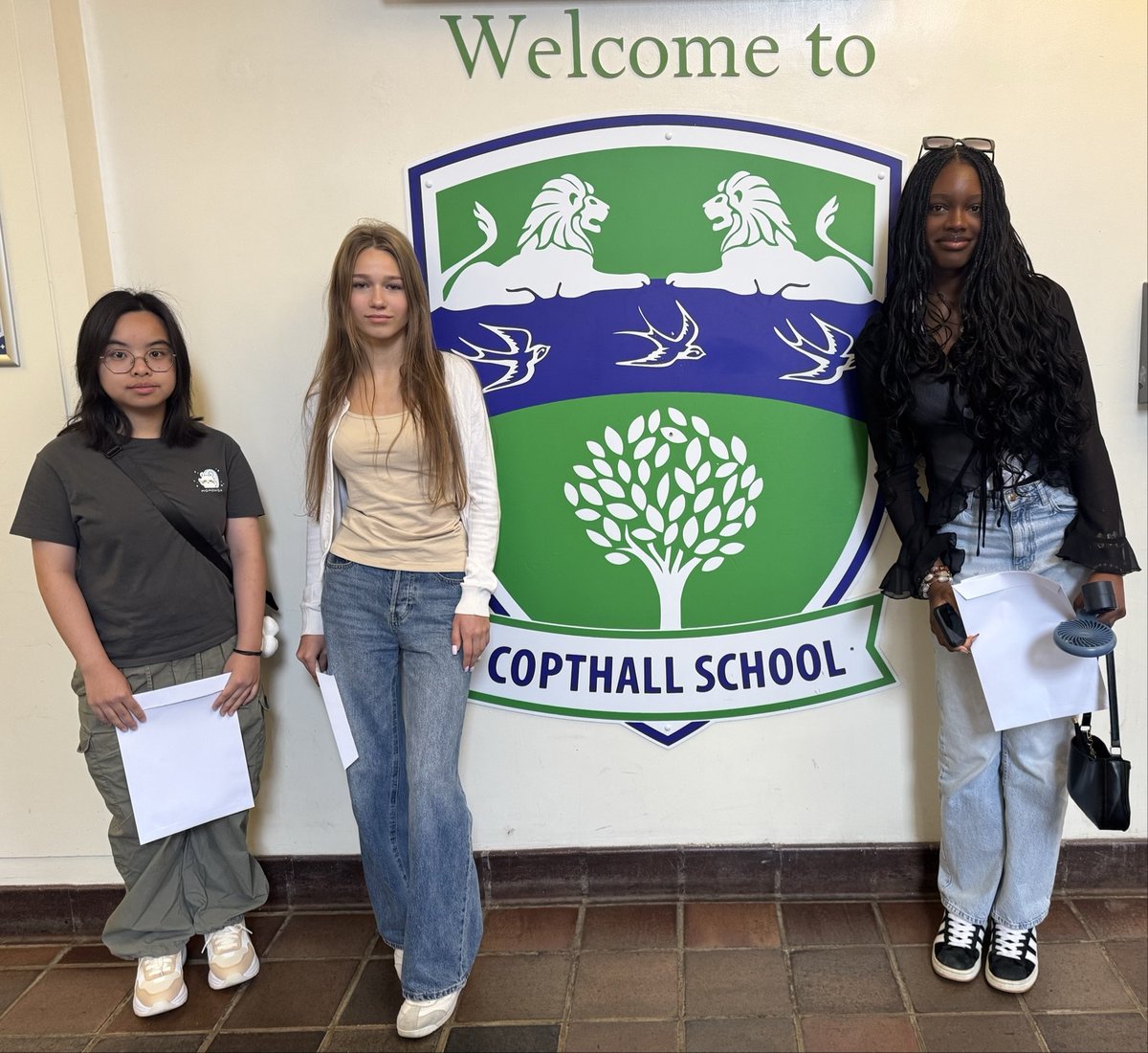 BarnetCouncil's tweet image. Congratulations to all the students who collected their #GCSE results today!

Among those picking up their results in Barnet were pupils from @Copthall_School and @fchslondon.

Read more here👉 barnet.gov.uk/news/barnet-pu…