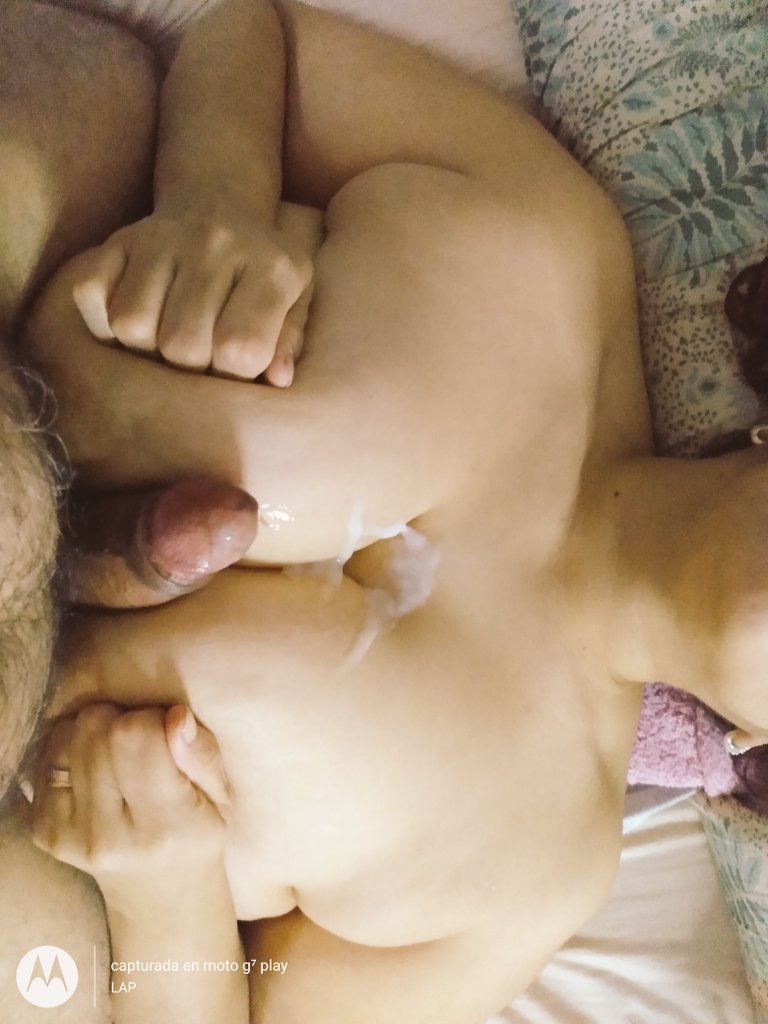Buen jueves para todos! Dejo un enchastre después de una linda turca...quien me viene a limpiar??? 🐷😈. Te gusta mi amor <a href="/losnoviecitos25/">Fernanda Gaby Martin</a>