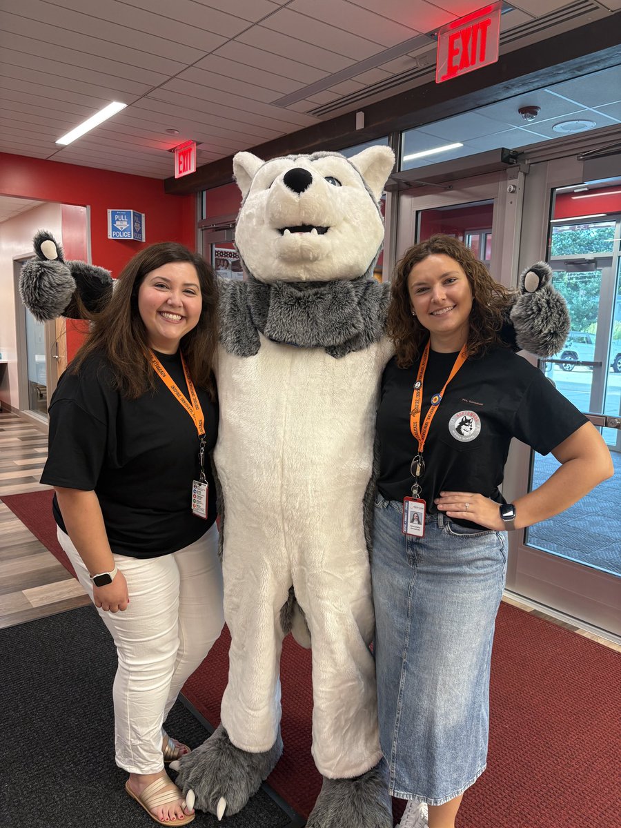 AnnieOrlov's tweet image. Happy First Day, Huskies!! #112Leads
 @nwhuskies