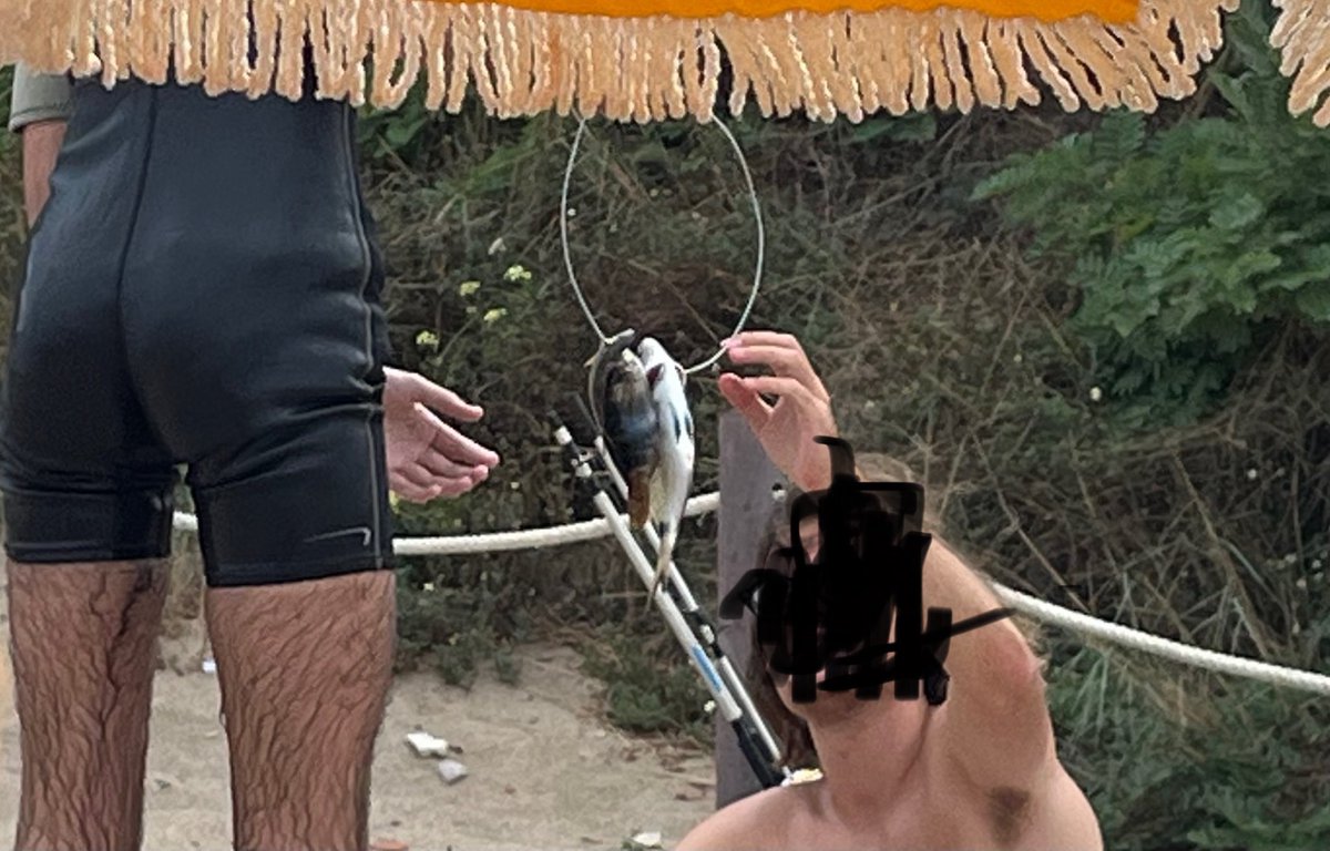 Com cada any pescadors francesos amb fusell a L’Escala. M’hi Jugo en pèsol no tenen llicència. Aquí fan el que al seu país prohibit.L’espoli del mar, mentre els legals cada cop tenen més limitacions. En 30 anys mai he vist vigilància.