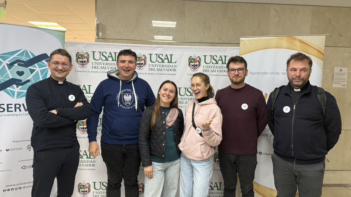 WTLUS's tweet photo. Pozdrowienia z Buenos Aires 🇦🇷przesyła delegacja @WTLUS @USinKatowice! Dzięki @NAWAPoland uczestniczymy w XXII Międzynarodowym Tygodniu Service-Learning @uniservitate @Clayssdigital https://t.co/RygSJbsBA3