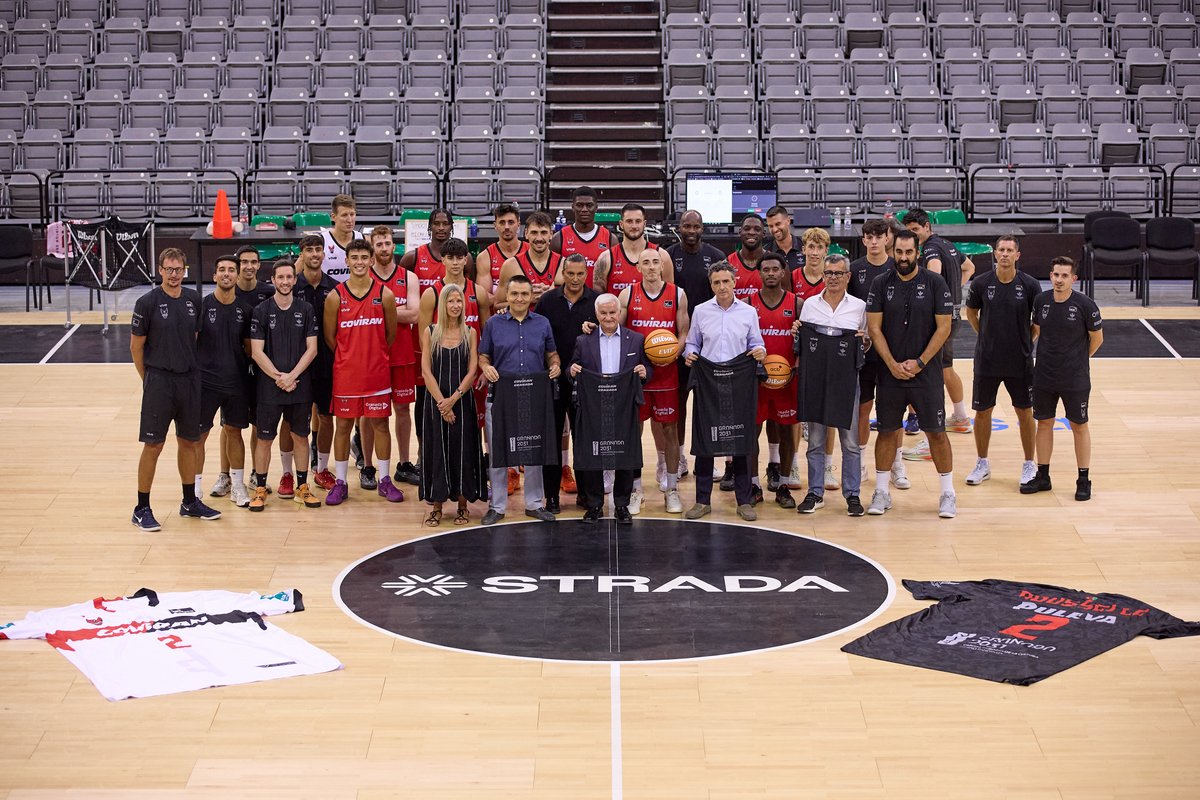 🫶 Foto de familia 

El <a href="/Coviran/">Covirán</a> Granada se ha vestido de corto por primera vez durante la pretemporada.

ℹ️ bit.ly/41QQSDu

#ContigoFundación