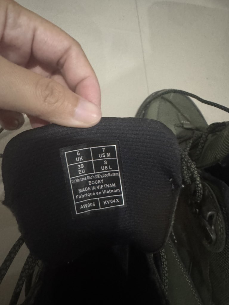 ipfynbdsh's tweet photo. WTS

Dr Martens Boury ASLI ORI Beli Di Official Store Jepang

ORIGINAL GA PERNAH DIPAKE 
beli januari 2024 di Tokyo
minus berdebu dikit
Minus box ditinggal di bandara
size ada di gambar
Bisa shopee

Rp. 1.100.000

#docmartin #boury #dr.Martens #docmart https://t.co/jUM67qgwlE