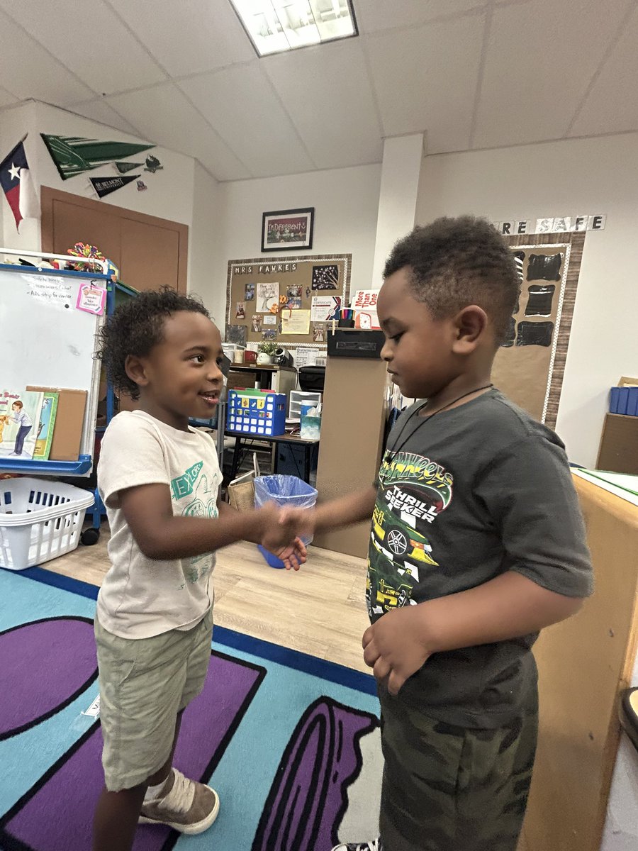 Connecting with classmates and learning how to introduce ourselves. #risdprek #risddreambig <a href="/MrsCoutant/">Anna Coutant</a>