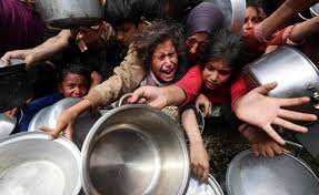 Myself_Taha's tweet photo. The silence around Gaza's famine is deafening.
Entire families are collapsing from hunger.
What happened to "never again"?
Why is the world complicit in this slow death?
#IndiansForGaza
#SaveGazaChildren https://t.co/xSrjtdmcPA