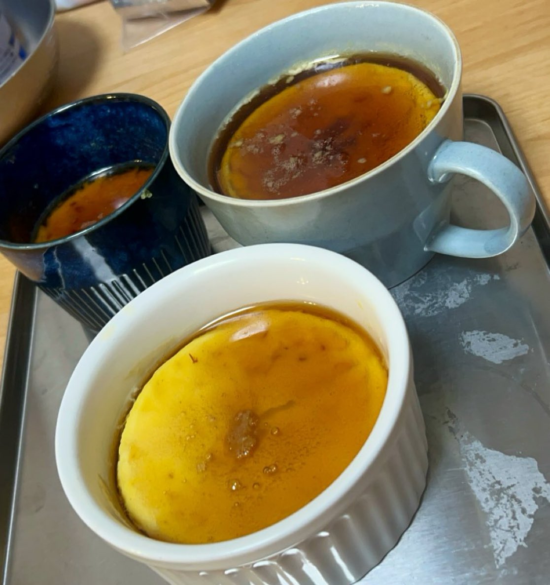 クリームブリュレ🍮
上の砂糖もっと焦がせば良かったな💦
材料） スーパーカップ🍨×2  🥚×2