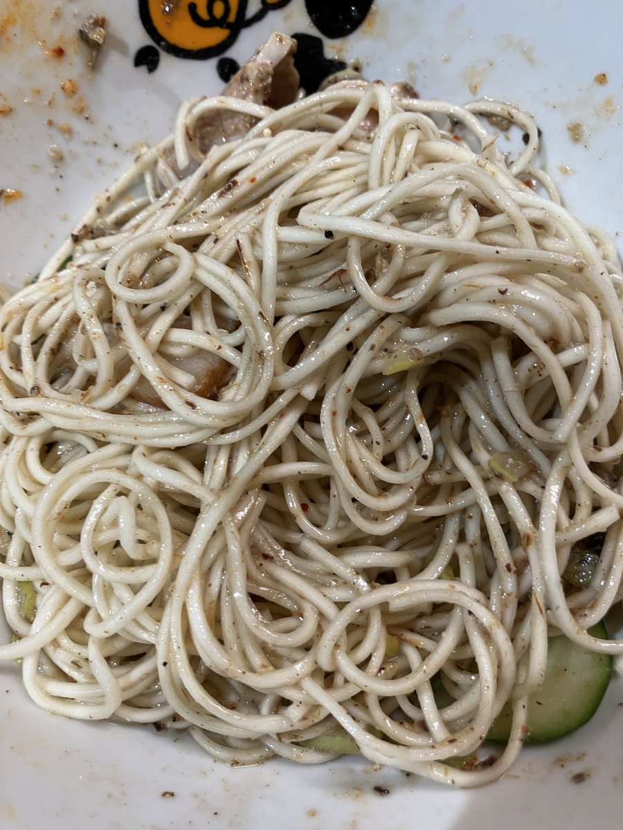 川越市場内にあるらーめんよし丸さん
限定冷やし煮干しつけめんを注文
ドロドロの煮干しスープが麺に絡み
美味しい😋〆は替玉に残りのスープで
まぜそば風にしました♪ごちそうさまでした♪
#川越らーめん
#らーめんよし丸