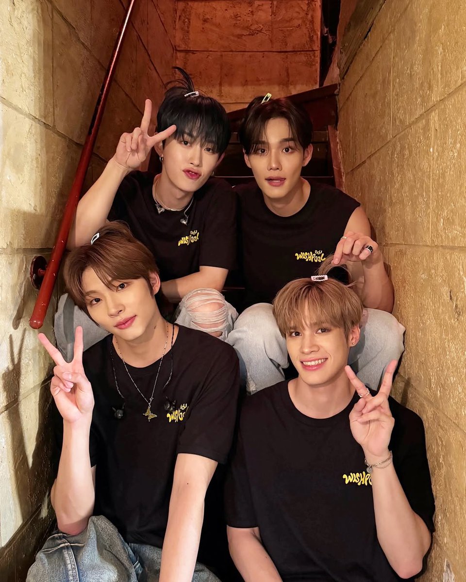 BDU_GLOBAL's tweet photo. Back to the start of our universe💫
#BDUthrowback

@BDU4official Instagram Update 
Memories of Toronto🍁

🔗https://t.co/diH4x64dPE

 #BDU #비디유 #BDUtourforWISHPOOL #BITSAEON #빛새온 #SEUNGHUN #승훈 #JAYCHANG #제이창 #KIMMINSEO #김민서 https://t.co/y2atz4M7rr