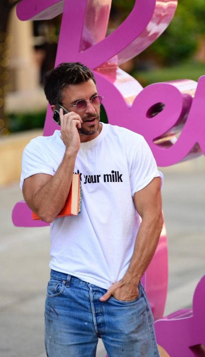 JONATHAN BAILEY!!!!??????