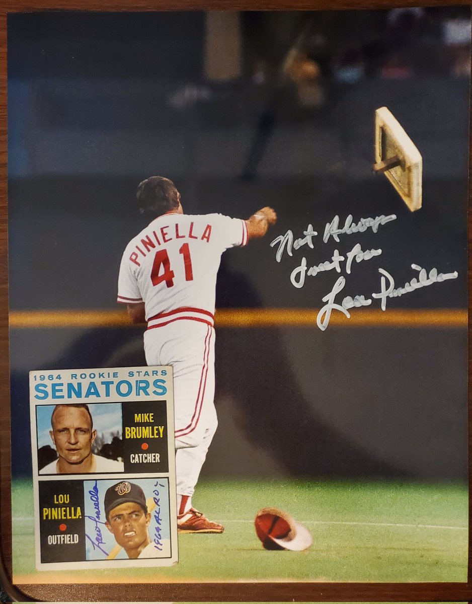 This was awesome. Was able to get that picture autographed thanks to <a href="/ASportsGallery/">Sports Gallery</a> and especially employee-of-the-century Calli <a href="/DrewStubbmuffin/">¯\(ºдಠ)/¯</a>