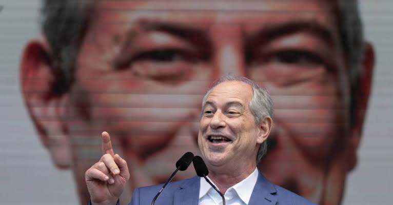 Só sei de uma coisa... 
Se o povo tomar juízo e votar no Ciro Gomes, ele transforma esse Brasil e se tornará uma referência mundial !!!

Já votei no Lula e no Bolsonaro.

Descobri que ambos são neoliberais vendidos.

Ciro é o único que tem um Projeto bem estudado para o Brasil 🇧🇷