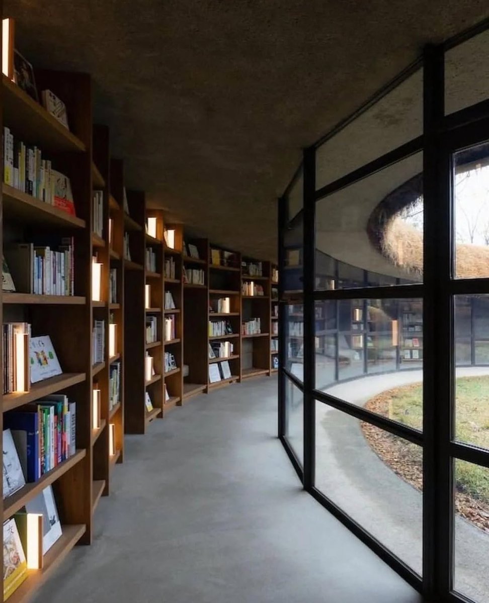 luusssso's tweet photo. This underground library in Japan is a thing of beauty https://t.co/5Uw2jTUPuz