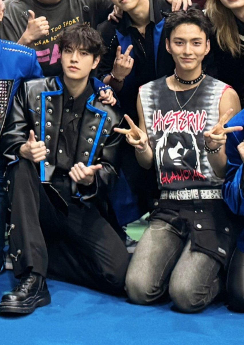 Two seungmin in the room 🔥🔥
#XdinaryHeroes #StrayKids